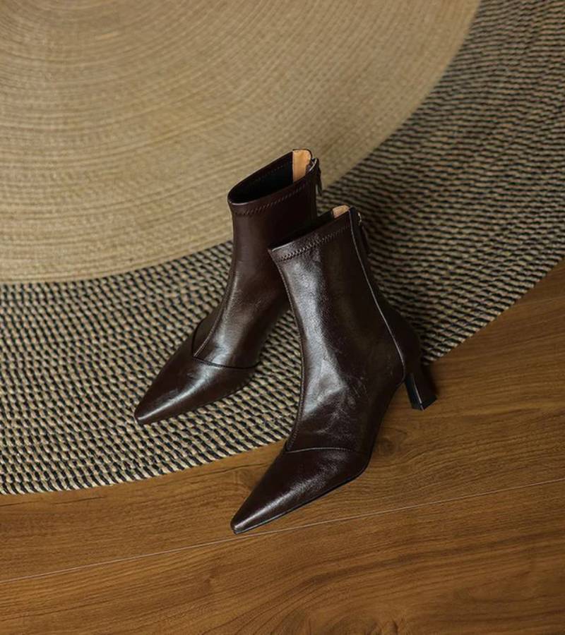 Botines de cuero con tacón elegante