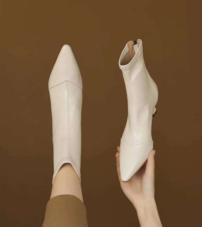 Botines de cuero con tacón elegante