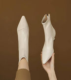 Botines de cuero con tacón elegante