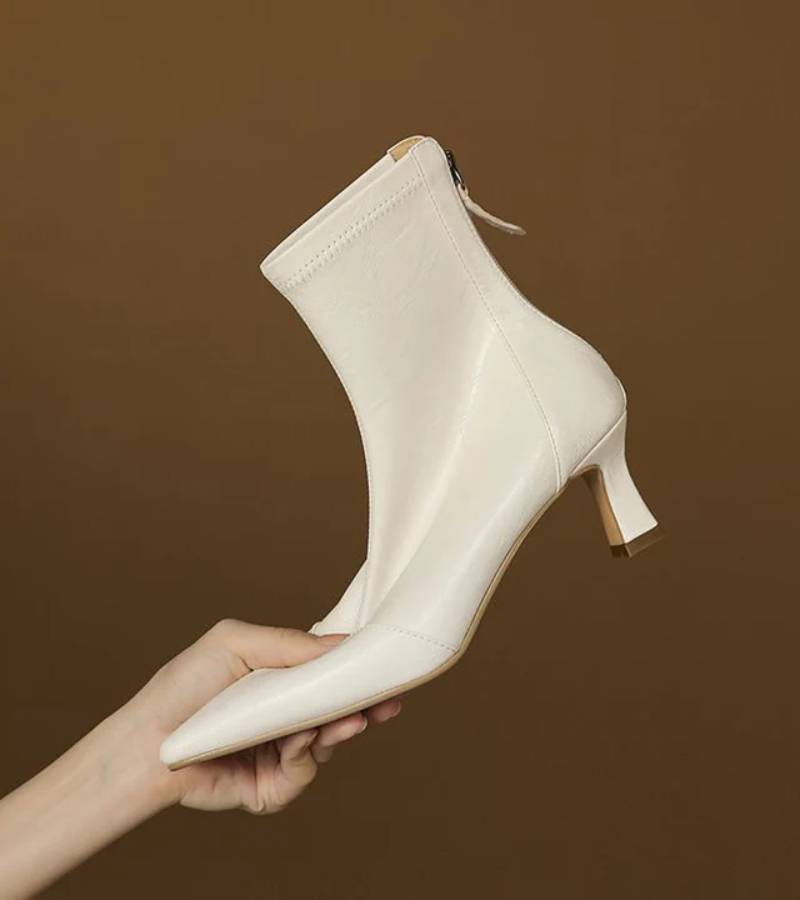 Botines de cuero con tacón elegante