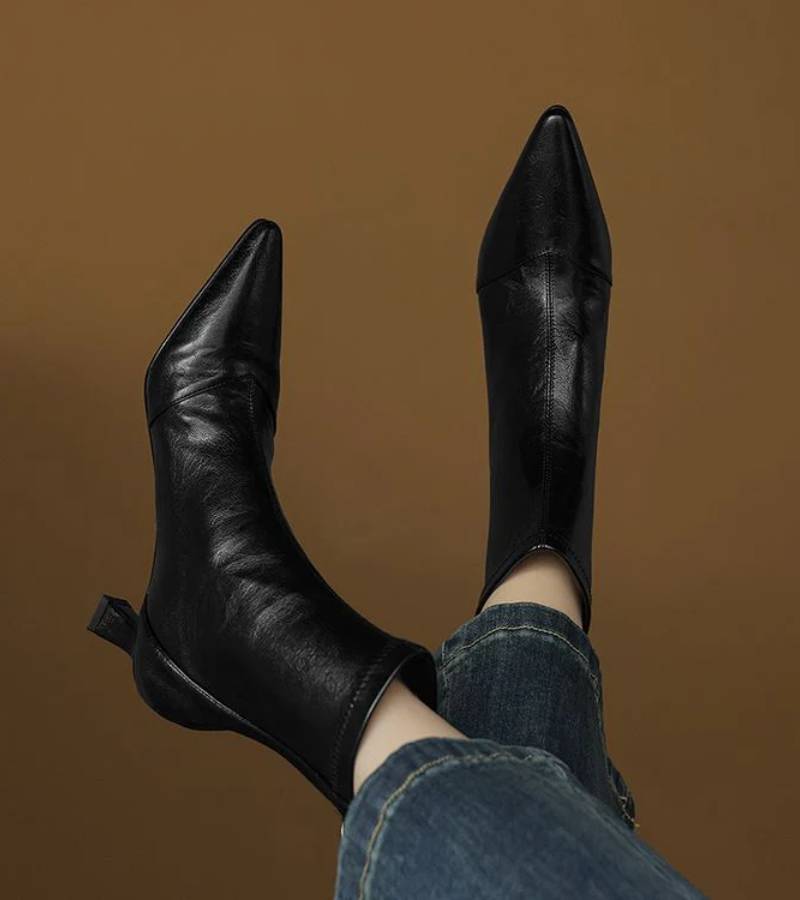 Botines de cuero con tacón elegante