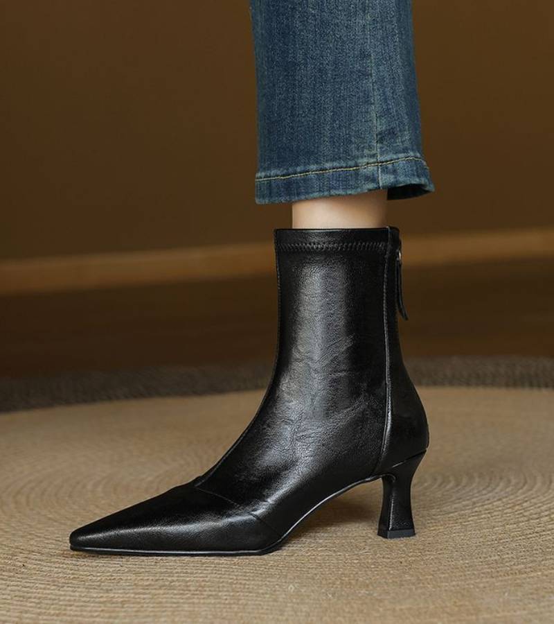 Botines de cuero con tacón elegante