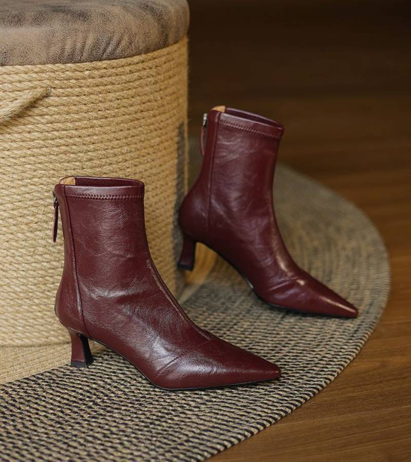 Botines de cuero con tacón elegante