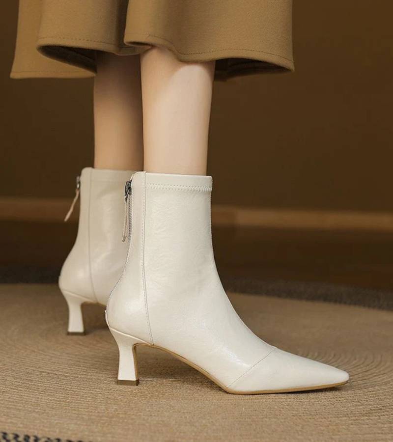 Botines de cuero con tacón elegante