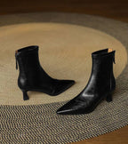 Botines de cuero con tacón elegante