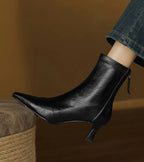 Botines de cuero con tacón elegante