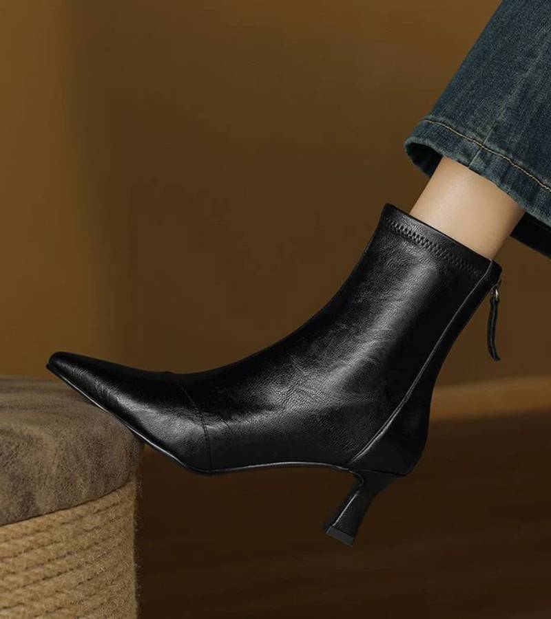 Botines de cuero con tacón elegante