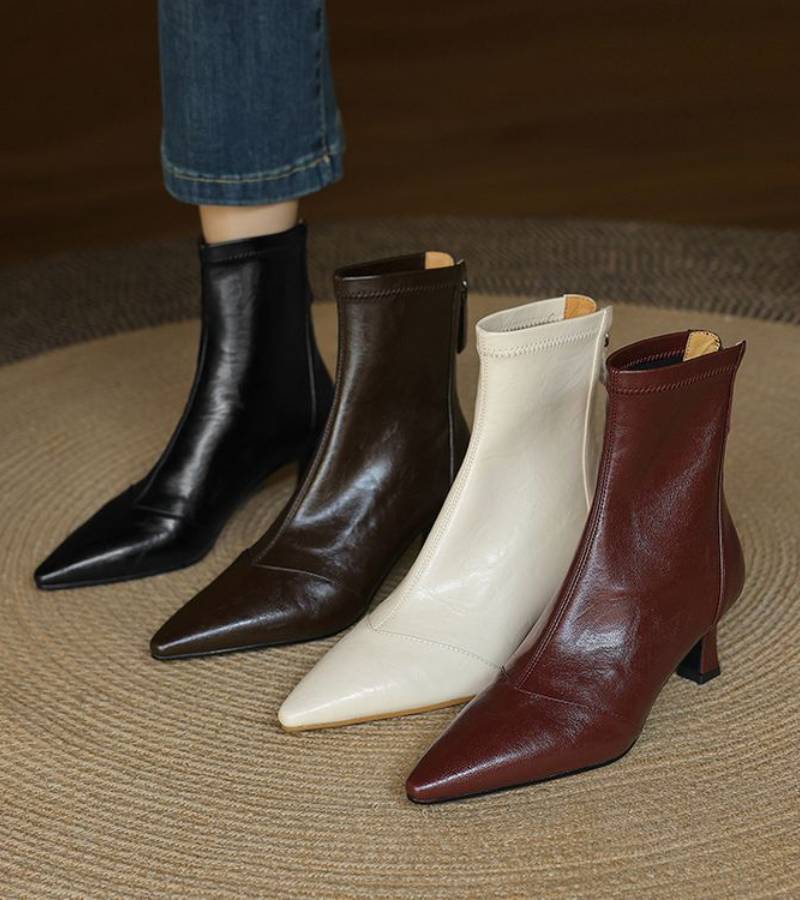 Botines de cuero con tacón elegante