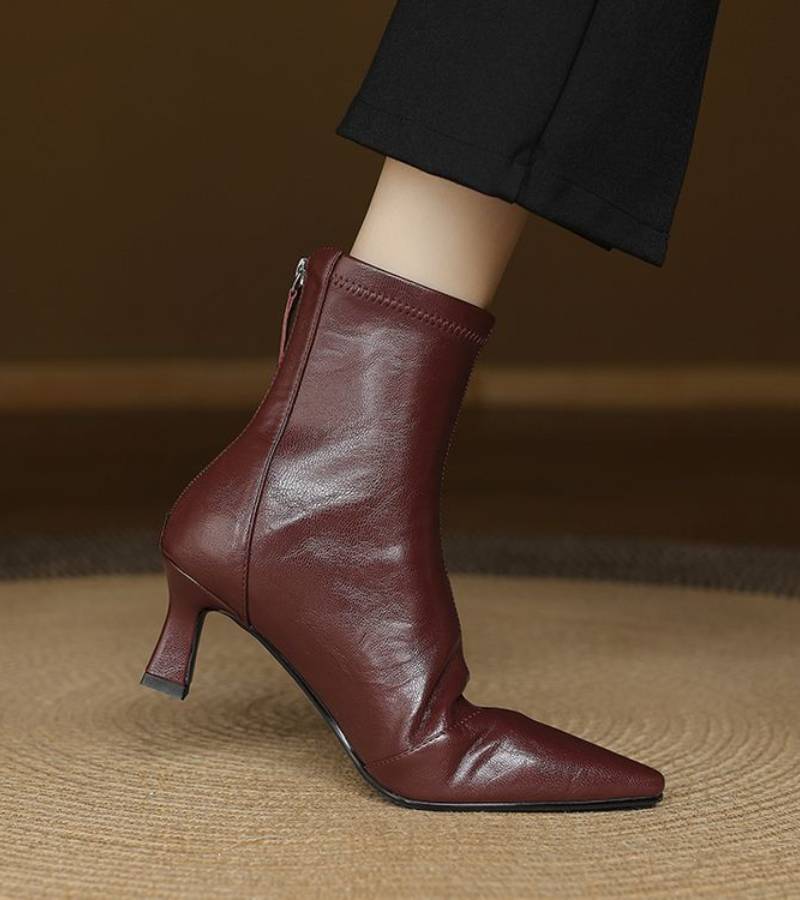 Botines de cuero con tacón elegante