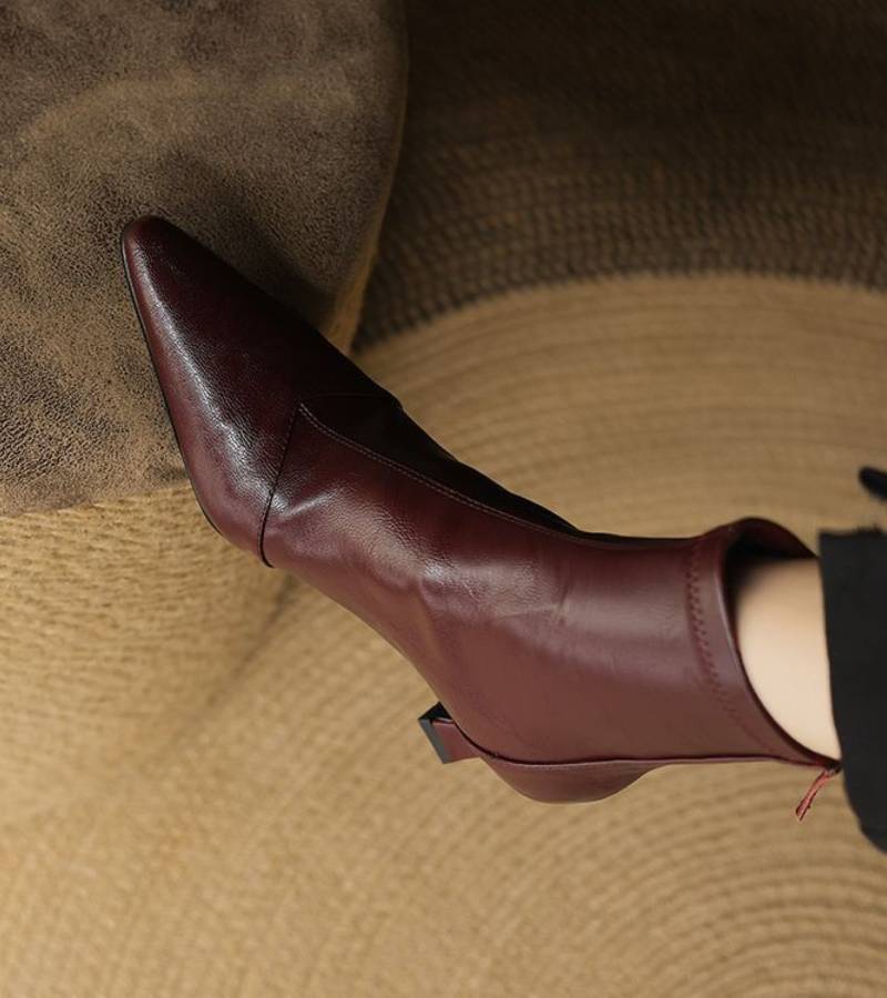 Botines de cuero con tacón elegante