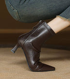 Botines de cuero con tacón elegante