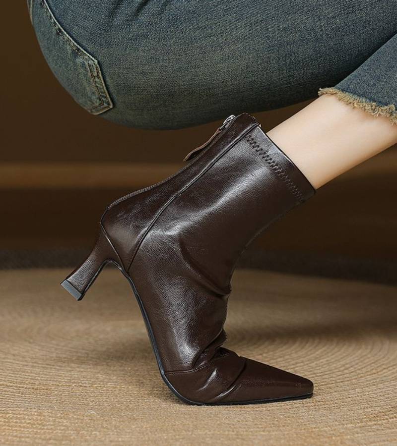 Botines de cuero con tacón elegante