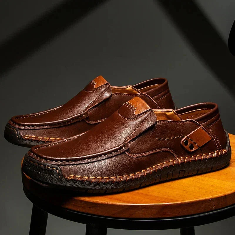 MOCASINES CLÁSICOS DE CUERO PARA HOMBRE